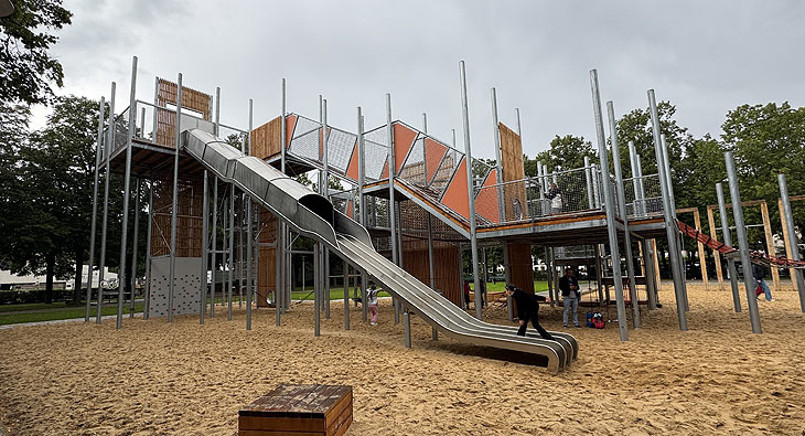Ein neues Spielparadies für München: der Theresienwiese-Spielplatz (©Foto: Martin Schmitz) 